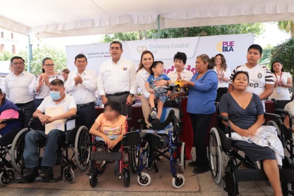 Acerca SEDIF programas y servicios a Tehuacán