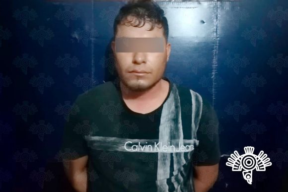 Detiene a hombre en posesión de una arma AK-47 en Guadalupe
