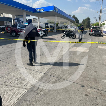 Acribillan a tiros a una mujer en gasolinera de Texmelucan
