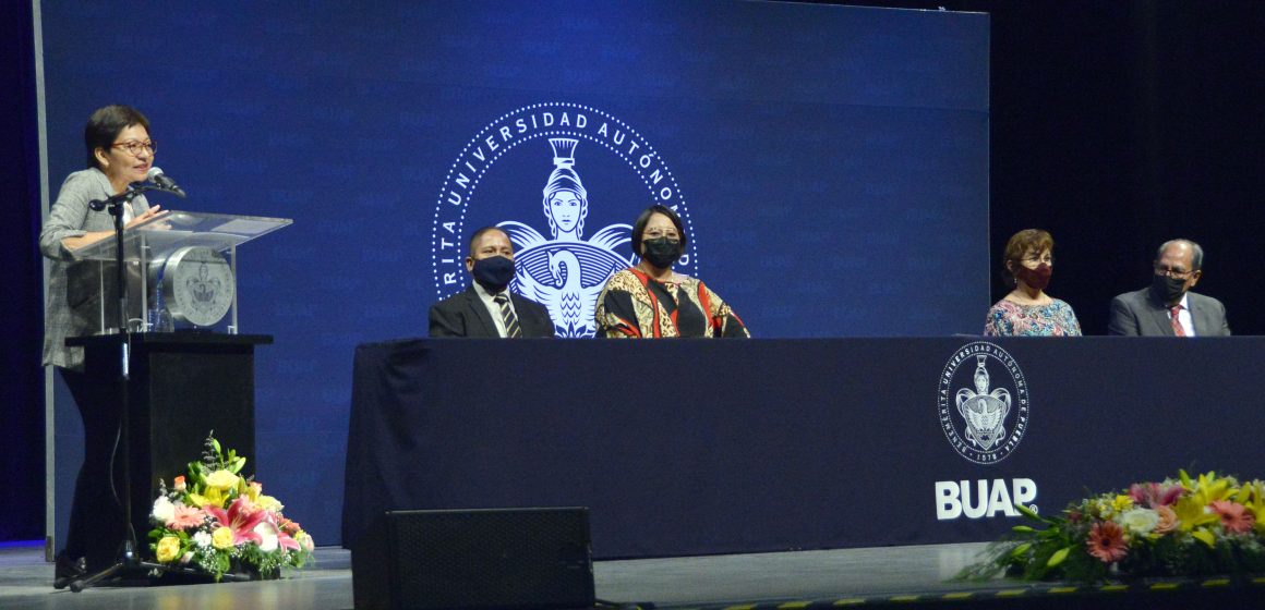 Preside rectora  Lilia Cedillo graduación de la Preparatoria Lázaro Cárdenas del Río y del Bachillerato Internacional 5 de Mayo