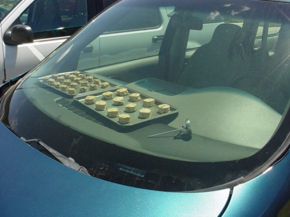 Por calor extremo, pusieron a hornear galletas dentro de un auto