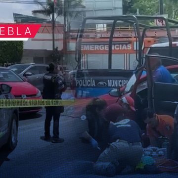 Hombre se infarta y choca contra dos vehículos en Bulevar Atlixco y 31 Poniente; perdió la vida