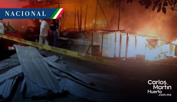 (VIDEOS) Incendio consume locales en el Mercado Central de Acapulco