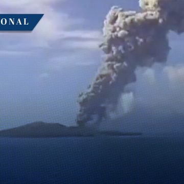 Volcán Anak Krakatoa entra en erupción en Indonesia