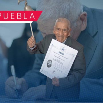 Don Felipe ya se títuló a sus 86 años como ingeniero en la BUAP