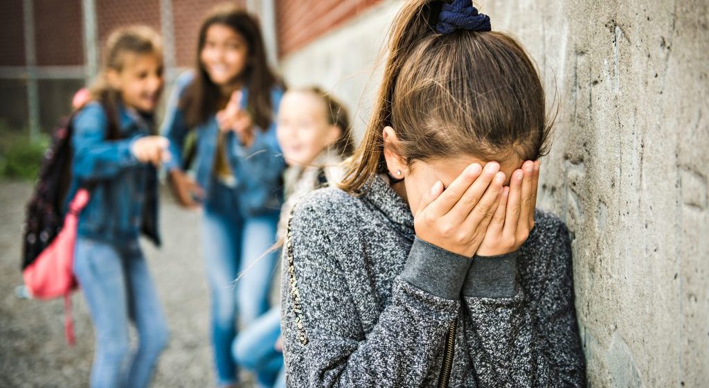 Trabajan con estudiantes para frenar pelas, bullying y violencia