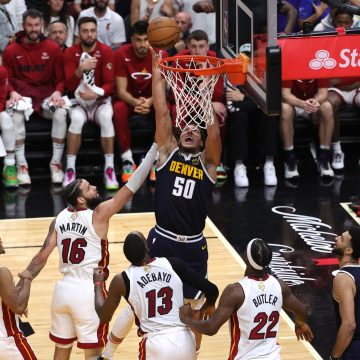 Los Nuggets superan al Heat y se colocan a un triunfo del campeonato