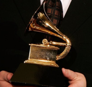 Premios Grammy descarta reconocer creaciones con inteligencia artificial