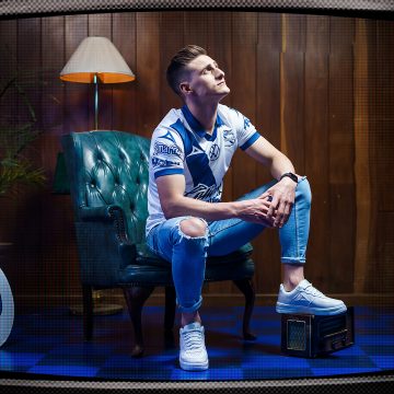 El Puebla presenta su nueva camiseta; un homenaje a los campeones de la 82-83