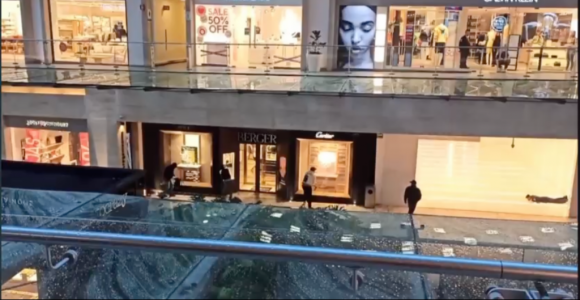 reportan-asalto-joyeria-plaza-antara-autores-utilizaron-mazos-cristales-1024x529 Con mazos asaltan joyería en plaza Antara Polanco