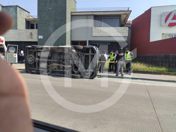 san manuel Diez lesionados dejó choque y volcadura de transporte público en San Manuel