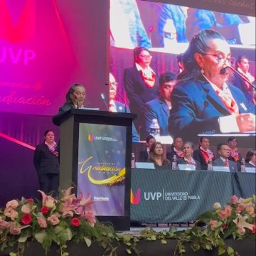 UVP celebra graduación de 495 estudiantes