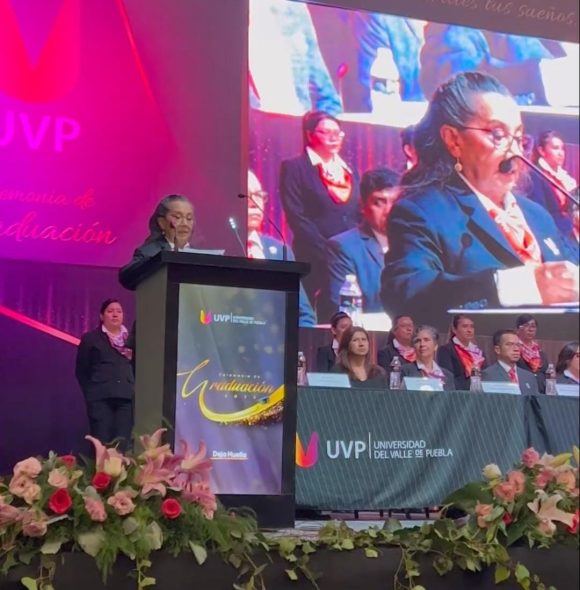 UVP celebra graduación de 495 estudiantes