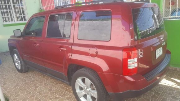 Roban camioneta a mano armada en San Aparicio