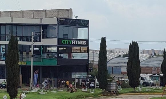 Lo ejecutan frente a un gimnasio en Cuautlancingo