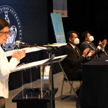 Rectora Lilia Cedillo Ramírez preside graduaciones y desea éxito en su vida profesional a egresados