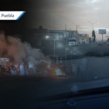 Bloquean la federal Cholula – Huejotzingo en protesta por obra de pozo de agua