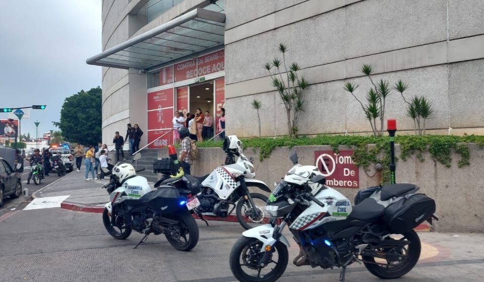 Balacera en plaza Las Américas de Morelia, Michoacán; hay dos muertos