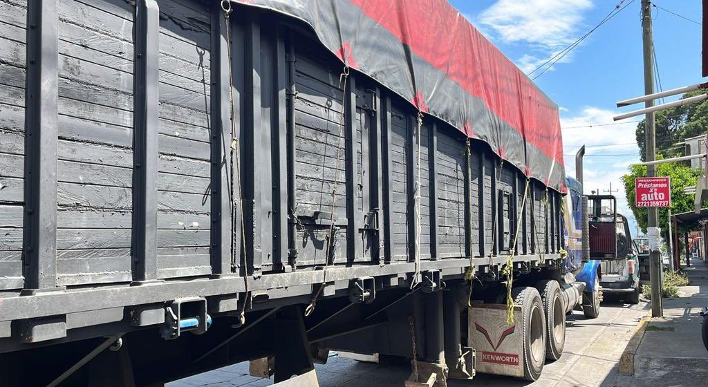 Rescata INM a 303 personas migrantes hacinadas en cajas secas de un tractocamión