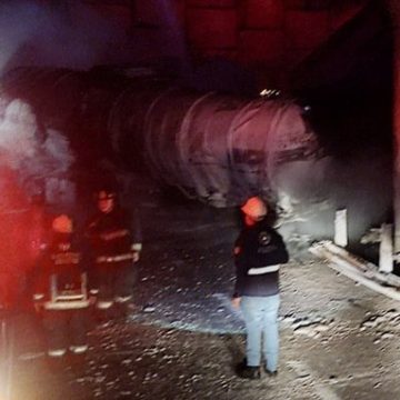 Volcadura e incendio de pipa en San Pedro Cholula deja una persona muerta; está cerrado en ambos sentidos