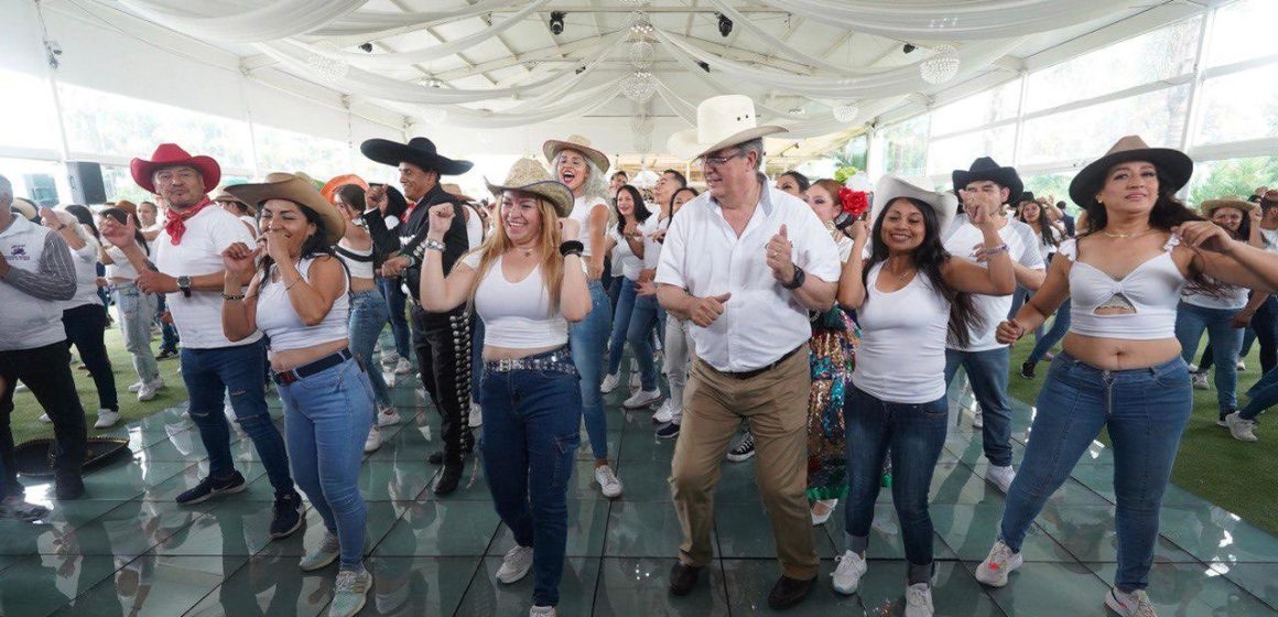 Llegó el ritmo con Marcelo Ebrard en su visita en Naucalpan