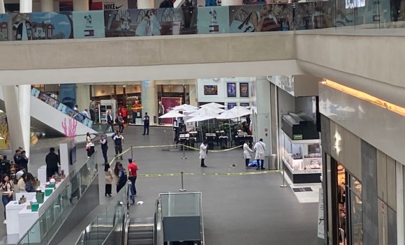 F2KKoTEWEAEOFjN (2) Pierde la vida un hombre tras caer del tercer piso de Reforma 222