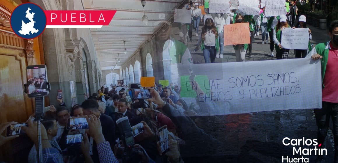 Universitarios se manifiestan contra policías municipales de Puebla