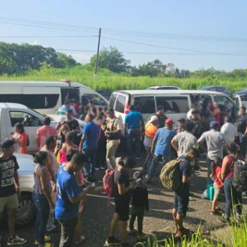 Migrantes son abandonados en un tractocamión en Veracruz