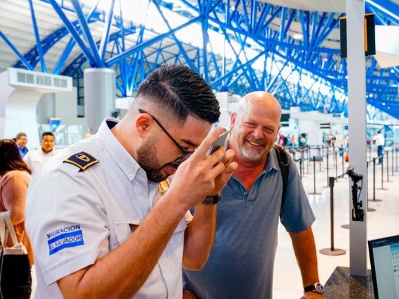 (VIDEO) Así recibieron a Rick de “El Precio de la Historia” en El Salvador