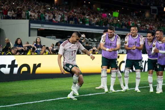 México vence a Cosa Rica y avanza a semifinales de la Copa de Oro