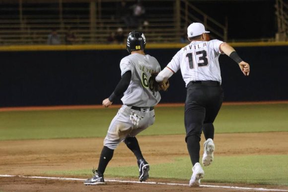 Los Guerreros superaron a los Pericos y se quedaron con la serie en el Eduardo Vasconcelos