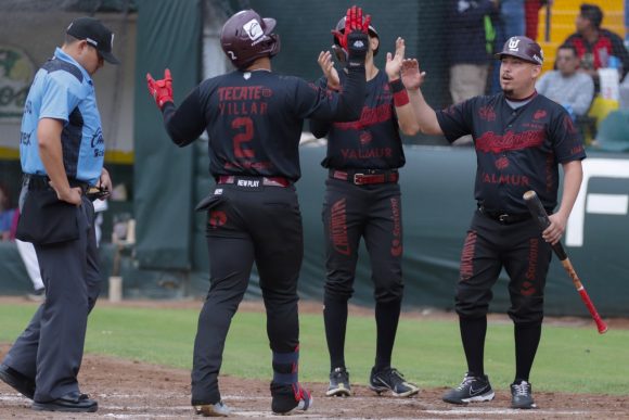 Los Algodoneros sacaron la escoba y barrieron a los Pericos en el Hermanos Serdán