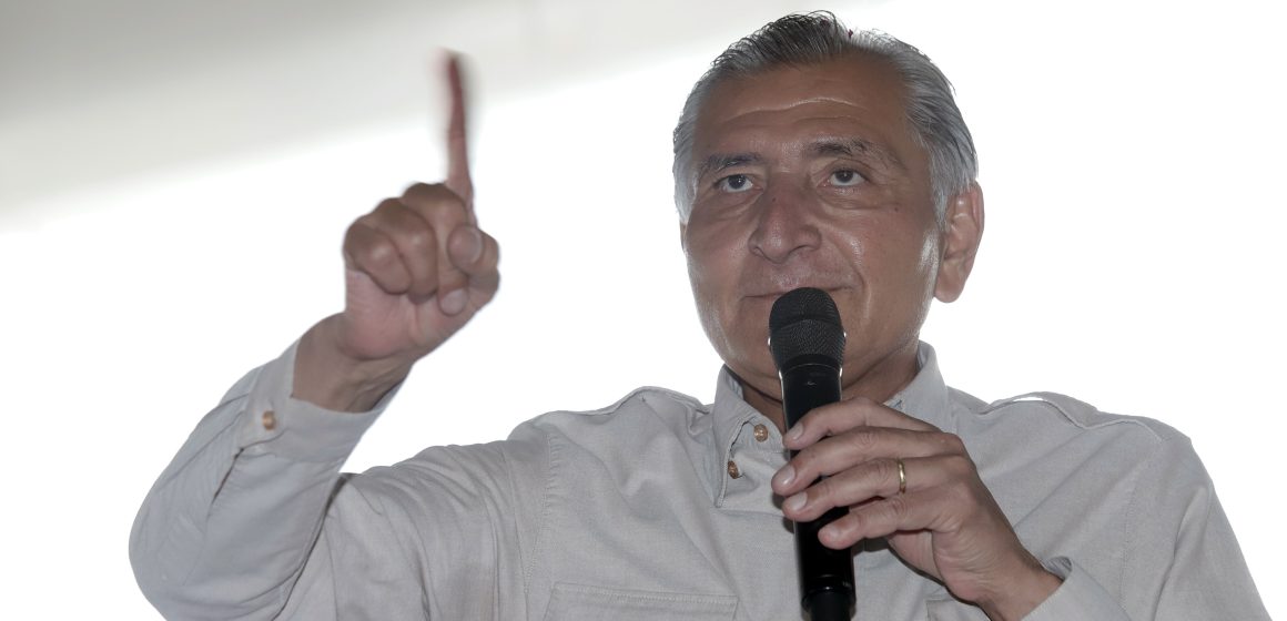 Adán Augusto López aspirante a la candidatura presidencial por Morena regresa a Puebla