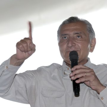 Adán Augusto López aspirante a la candidatura presidencial por Morena regresa a Puebla