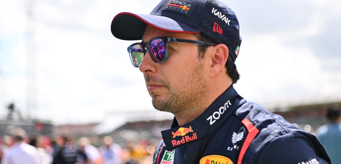 Sergio Pérez se perfila para mantener su asiento en Red Bull Racing para 2024