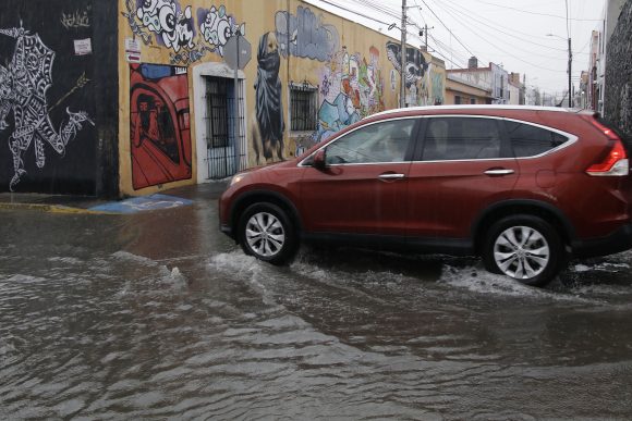 Onda tropical 10 provoca intensa lluvia en la capital poblana