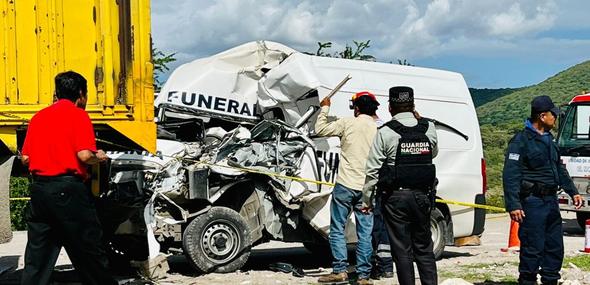 Fallece prensado conductor de carroza tras impactarse con cañero en Izúcar de Matamoros