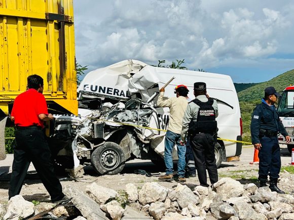 Fallece prensado conductor de carroza tras impactarse con cañero en Izúcar de Matamoros