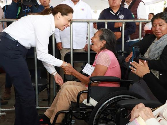 Amplía SEDIF beneficios a personas vulnerables de Xicotepec