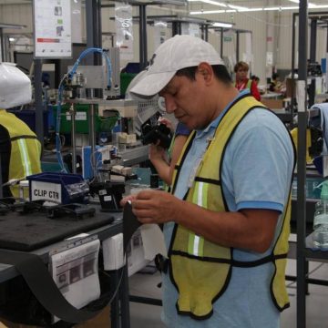 Crece empleo y remuneraciones de industria manufacturera en Puebla