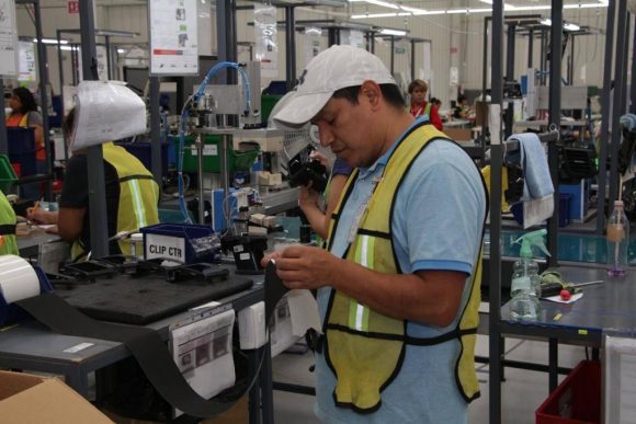 Crece empleo y remuneraciones de industria manufacturera en Puebla