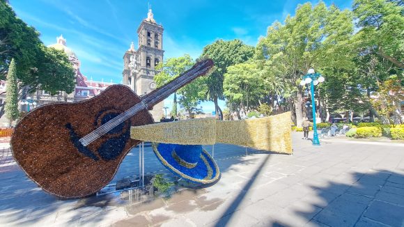 Esta noche se encienden adornos y luces por fiestas patrias en Puebla