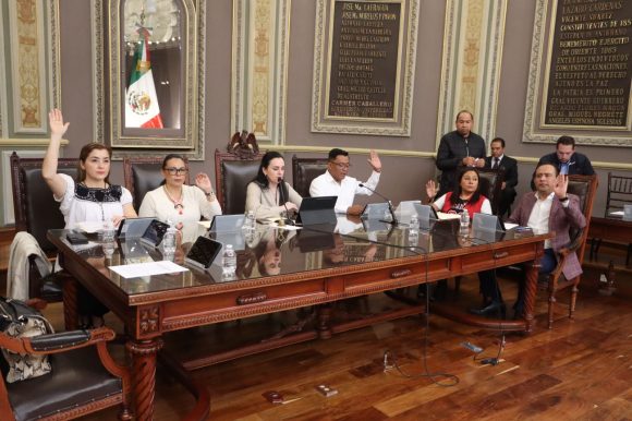 7336b28d-f4cc-44b4-be34-1063255b2aea Impulsan iniciativa en para prohibir que escuelas condicionen servicios con la compra de útiles escolares nuevos