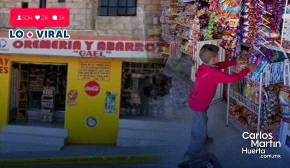 (VIDEO) Tiendita regala productos a niños que obtuvieron 10 de promedio