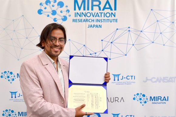 Alumno BUAP obtiene premio por mejor proyecto del programa EMFUTECH 2023, con sede en Japón