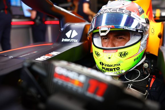Checo Pérez fuera del podio por penalidad en GP de Países Bajos