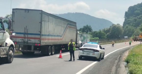 Cierre Puebla-Orizaba - deslaves Deslave en la Puebla-Orizaba genera cierre en ambos sentidos