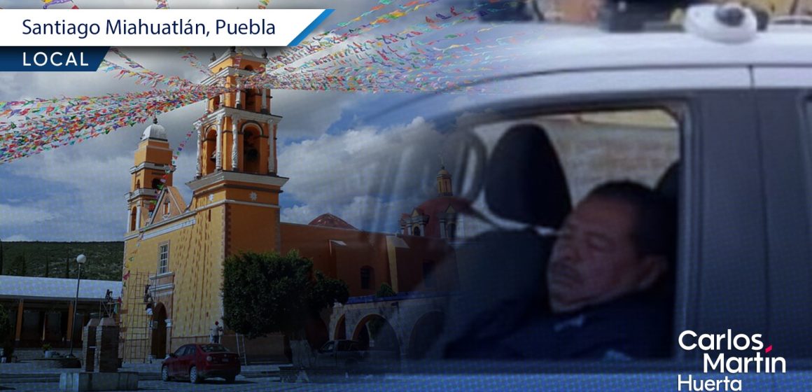 Director de la Policía Municipal de Miahuatlán es captado durmiendo en patrulla