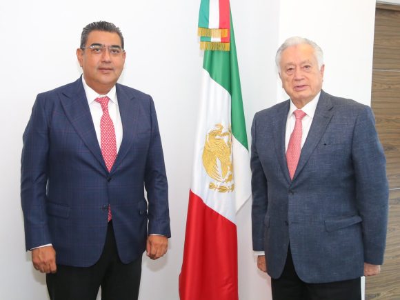 Se reúnen Céspedes Peregrina con el director general de CFE Manuel Bartlett