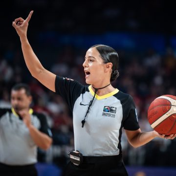 Blanca Burns primera mujer árbitro en dirigir un partido en Copa Mundial de Basquetbol FIBA